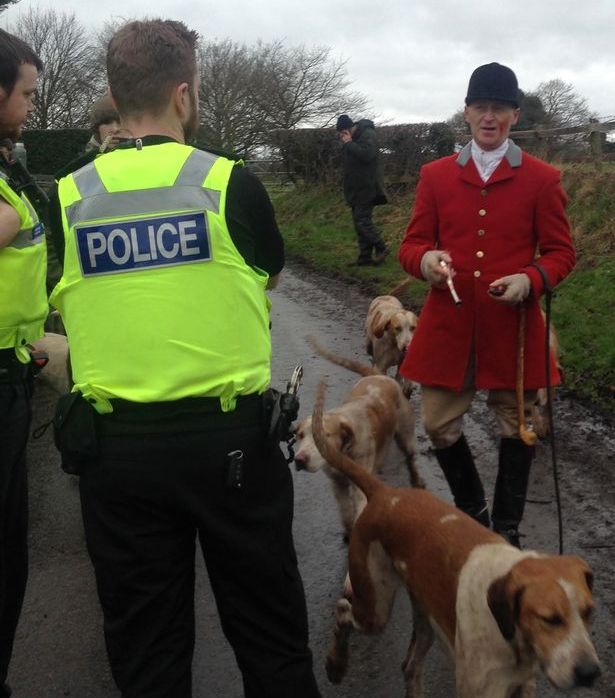 CheshireForestFHHuntsmanAndrewGermanwithpoliceinMacclesfieldwherehoundskilledfox25-2-17.jpg CheshireForestFHHuntsmanAndrewGermanwithpoliceinMacclesfieldwherehoundskilledfox25-2-17.jpg